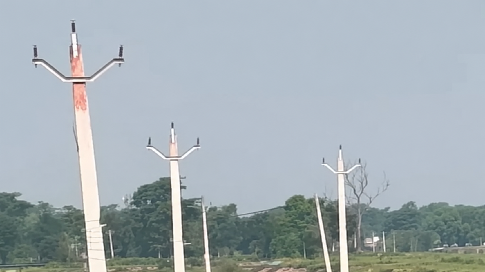 Bihar News: सुपौल में चोरों का हैरतअंगेज कारनामा: रातों-रात काट ले गए 5 किलोमीटर लंबा बिजली तार, सुबह खंभों को देख दंग रह गए किसान