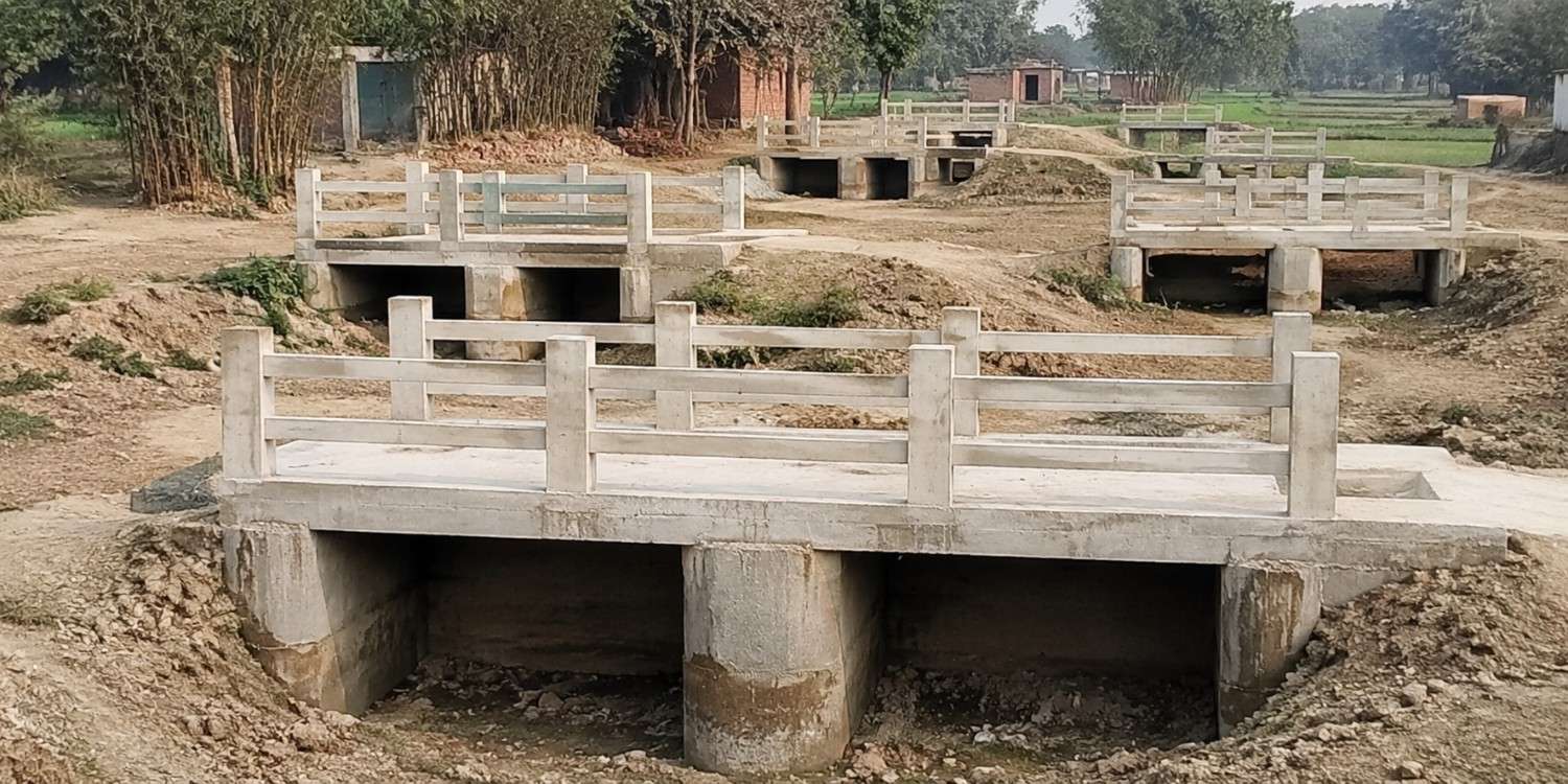 न सड़क, न रास्ता… फिर भी बन गईं 4 पुलिया! मोतिहारी में मनरेगा के लाखों रुपये खर्च, अब उठ रहे बड़े सवाल